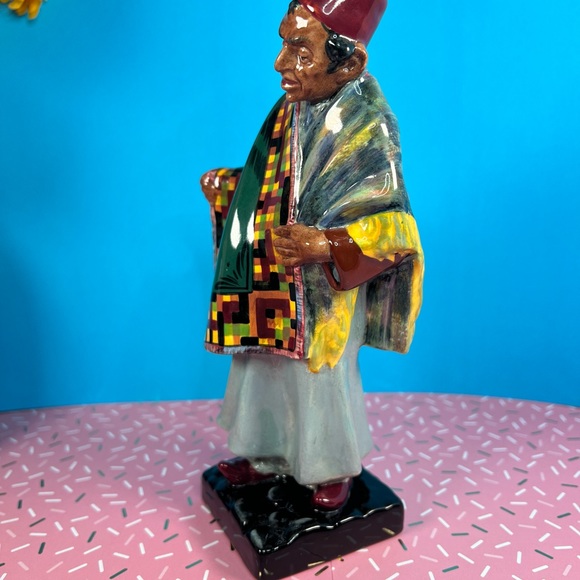 Royal Doulton Vintage Figurine “The Carpet Seller” HN 1464 Excellent Condition - Picture 9 of 16